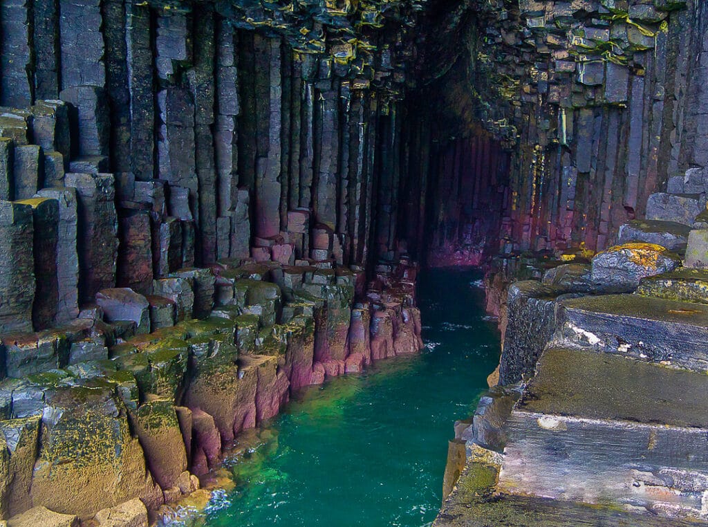 Fingalova jeskyně na skotském ostrově Staffa