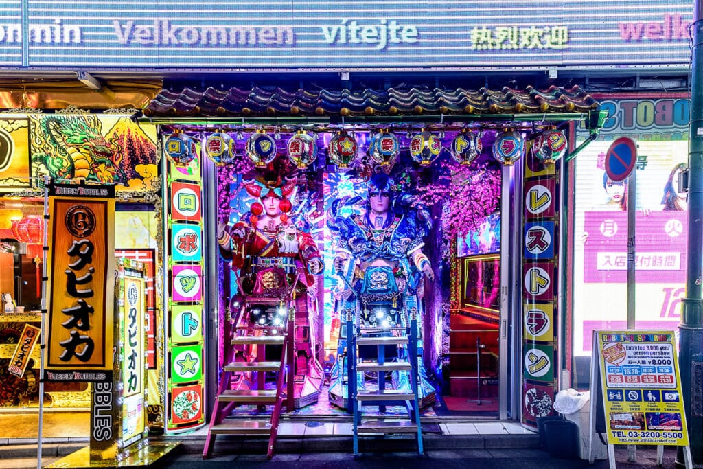 Kabukicho Robot Restaurant striptýz roboti