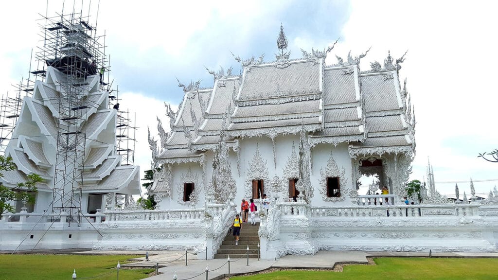 chrám Wat Rong Khun v Thajsku