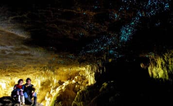 Jeskyně zářících červů Nový Zéland
