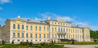 Nejlepší jednodenní výlety z lotyšského hlavního města Riga Palác Rundāle Lotyšsko