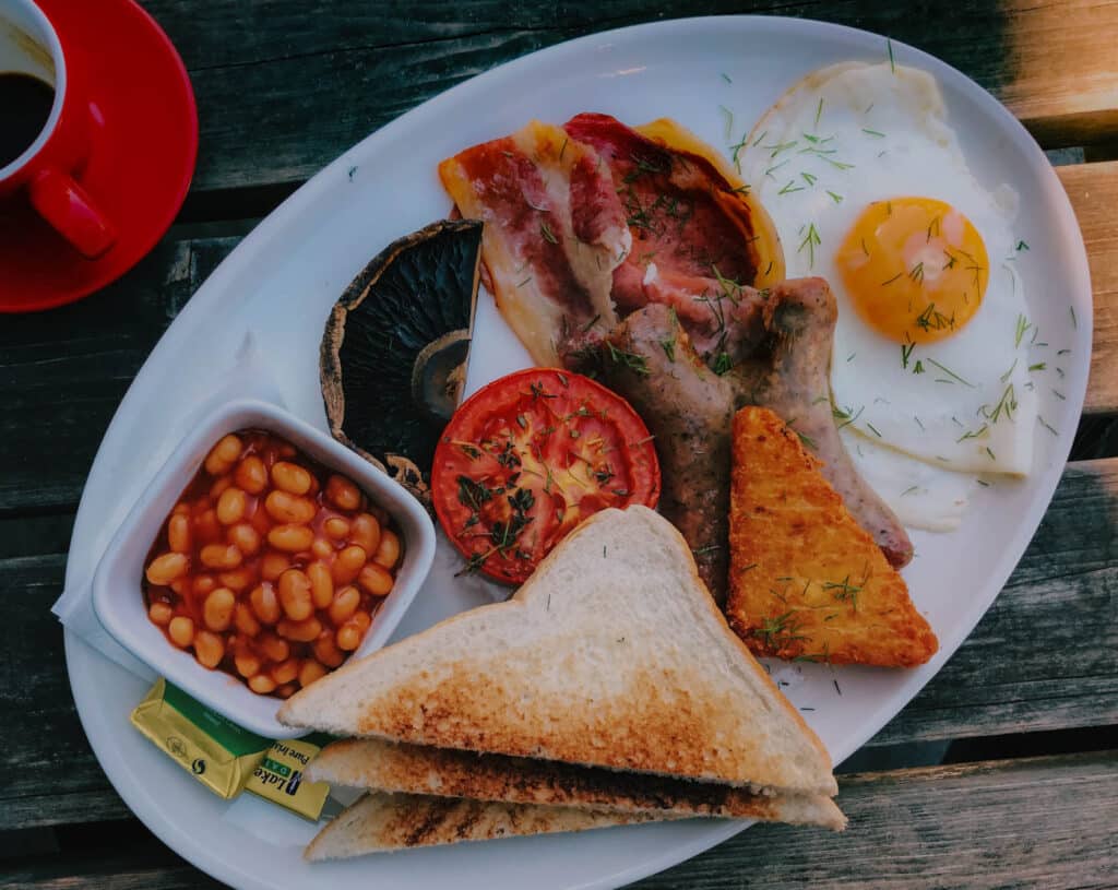 Typická americká tradiční britská snídaně