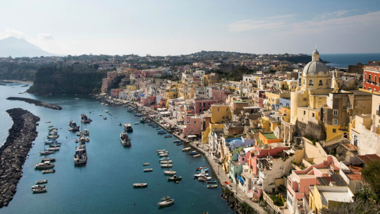 Dvojníci oblíbených destinací: Influenceři radí, jakými místy nahradit předražené a přeplněné turistické hotspoty