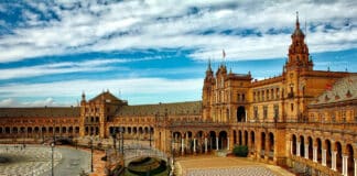 Výkaly na schránkách na klíče. Odpor proti turistům v Seville stoupá Sevilla Španělsko